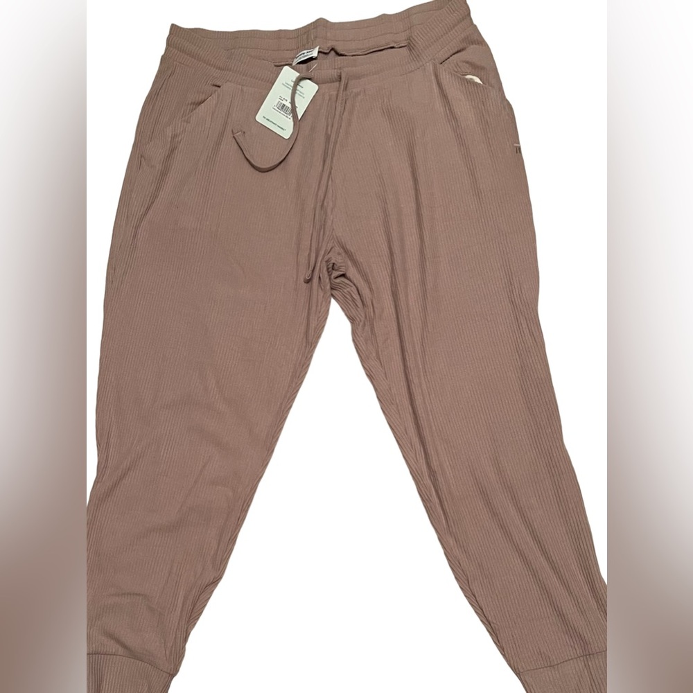Tommy John Lounge wear in a size Med. NWT